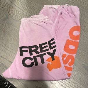 FREECITY LETSGO - LIGHTWEIGHT FRENCH TERRY, 100% cotton.
- relaxed fit.